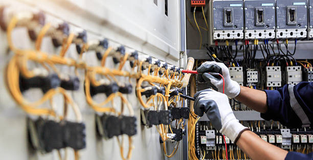 Professional Electrician technician working in Liberty, MO